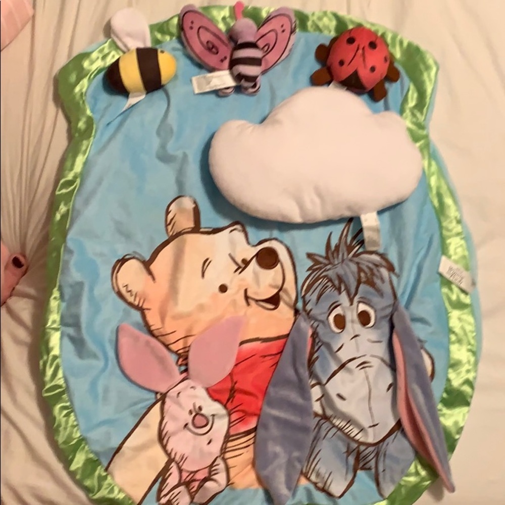 Adorable and simple Winnie The Pooh tummy time pad
